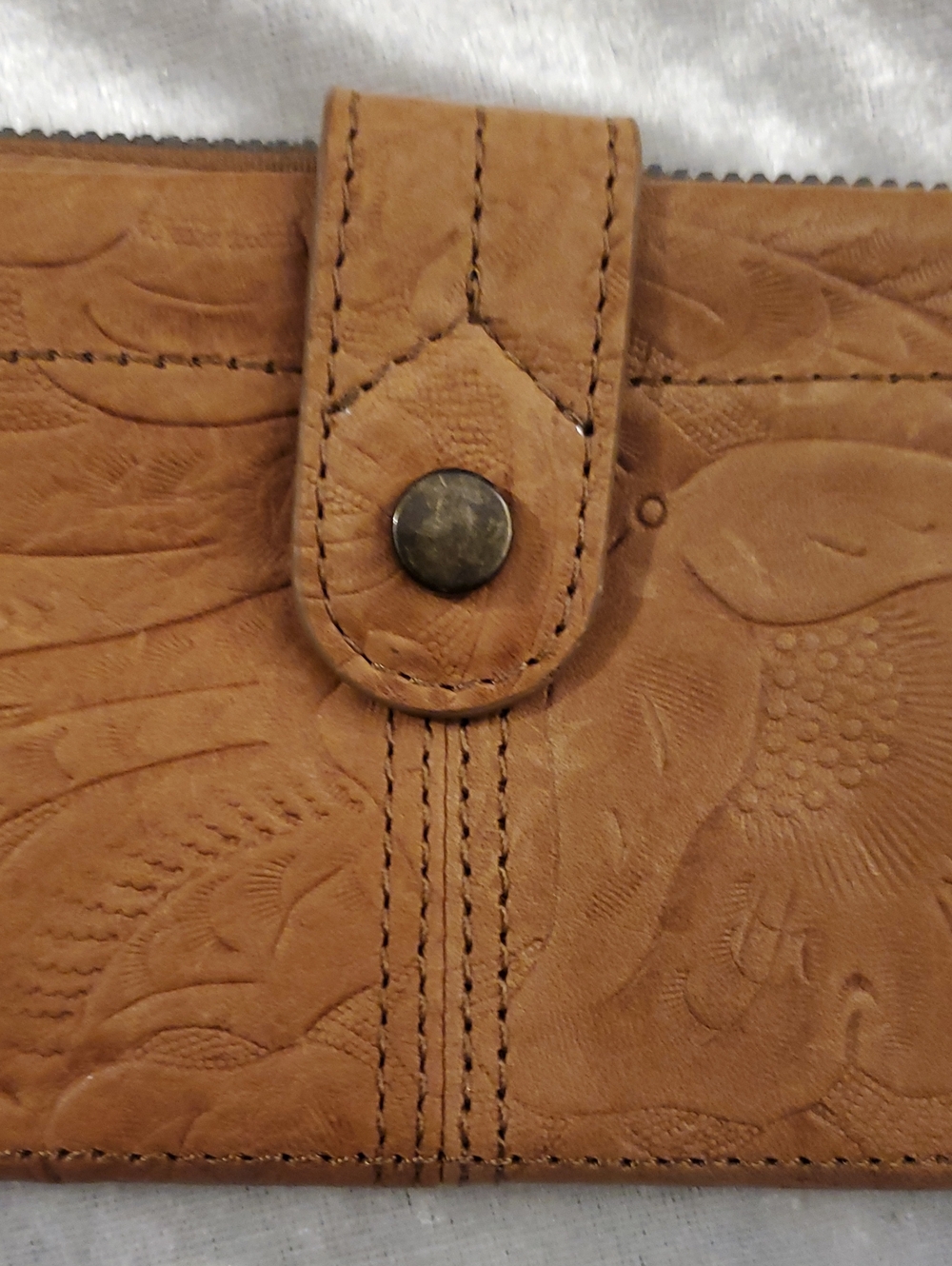 Classic Embossed Genuine Leather Wallet - Tan NWOT - Picture 15 of 17